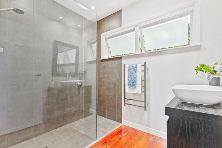 Photo of property in 36 Montgomery Avenue, Rothesay Bay, Auckland, 0630