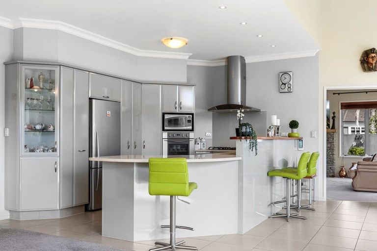 Photo of property in 1 Saratoga Court, Papamoa Beach, Papamoa, 3118