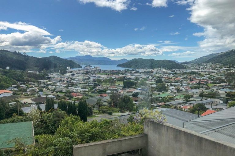 Photo of property in 18 Dorset Street, Picton, 7220