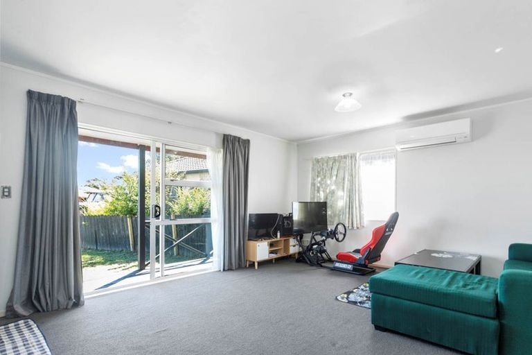 Photo of property in 73a Heathdale Crescent, Papakura, 2110
