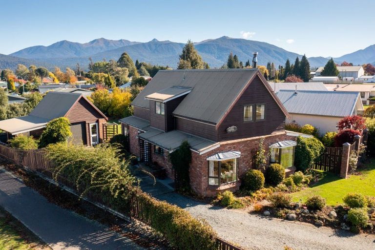 Photo of property in 52 Luxmore Drive, Te Anau, 9600