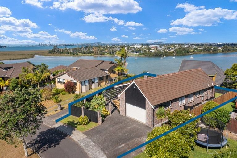 Photo of property in 1/149 West Harbour Drive, West Harbour, Auckland, 0618