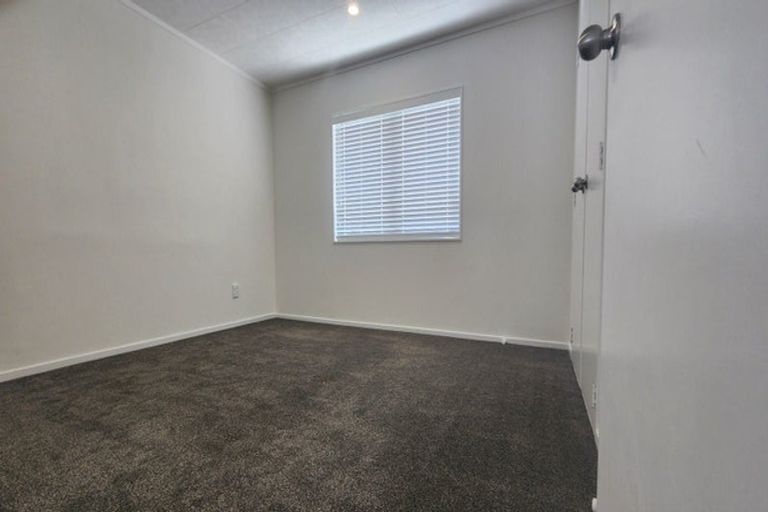 Photo of property in 14 Riserra Drive, Ranui, Auckland, 0612