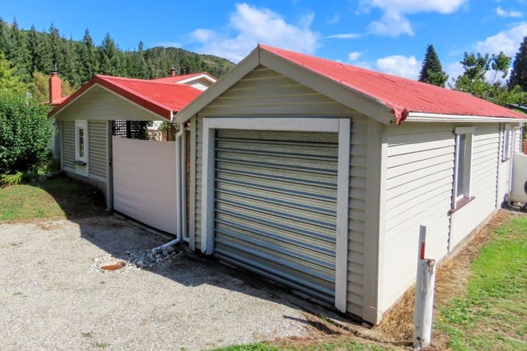Photo of property in 4 Broadway, Reefton, 7830