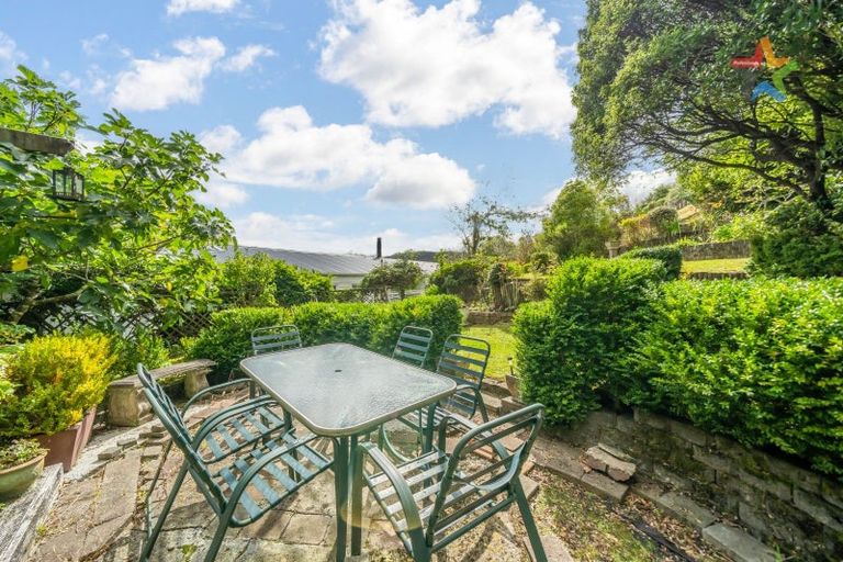 Photo of property in 5 Mokopuna Grove, Stokes Valley, Lower Hutt, 5019