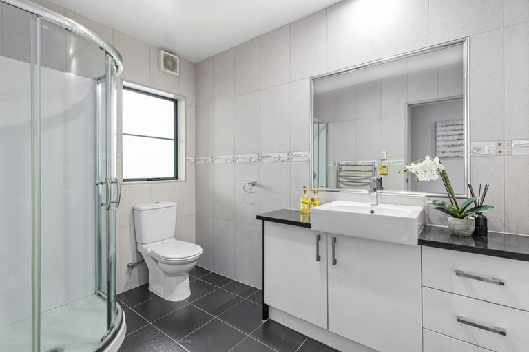 Photo of property in 12 Kunzea Place, Greenhithe, Auckland, 0632