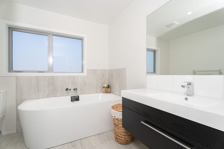 Photo of property in 9 Pine Hill Rise, Glenside, Wellington, 6037