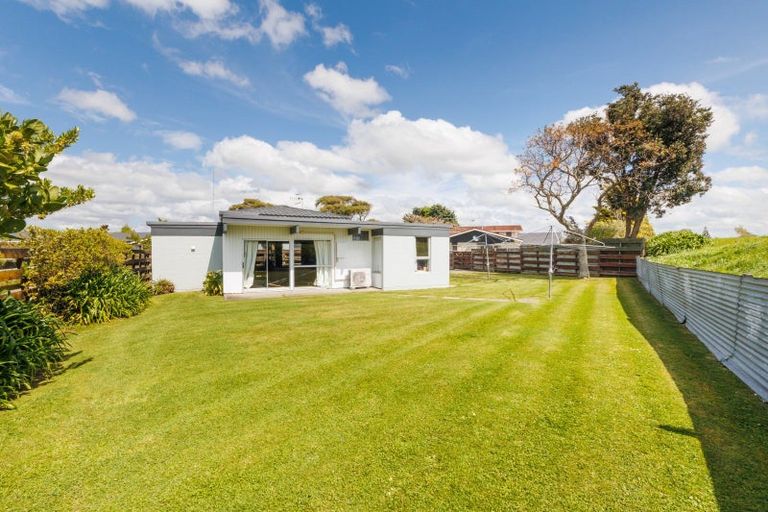 Photo of property in 9 Hollows Crescent, Takaro, Palmerston North, 4412