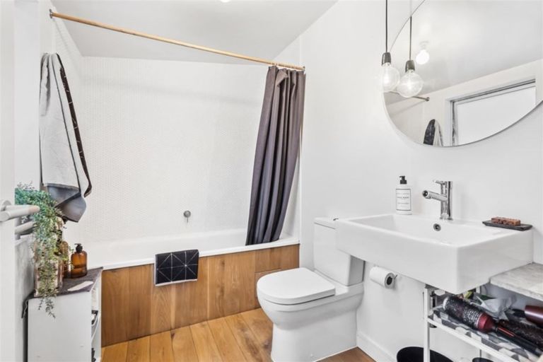 Photo of property in 49a Oranga Avenue, Onehunga, Auckland, 1061