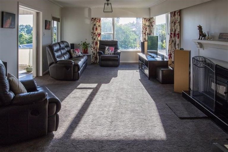 Photo of property in 37 Mason Street, New Lynn, Auckland, 0600