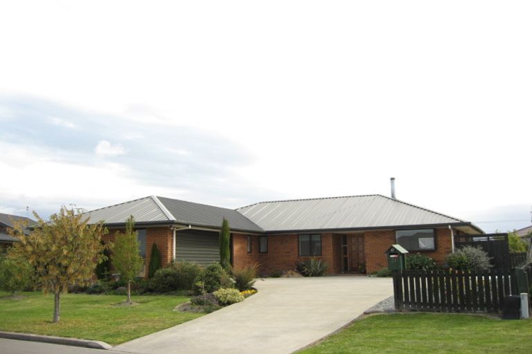 Photo of property in 23 Lowe Place, Rangiora, 7400