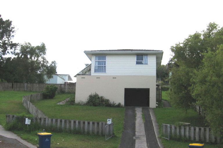 Photo of property in 12 Vallance Place, Massey, Auckland, 0614