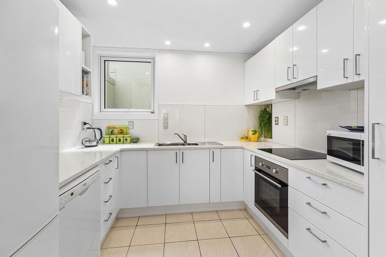 Photo of property in Highwic, 1/32 Hobson Street, Thorndon, Wellington, 6011