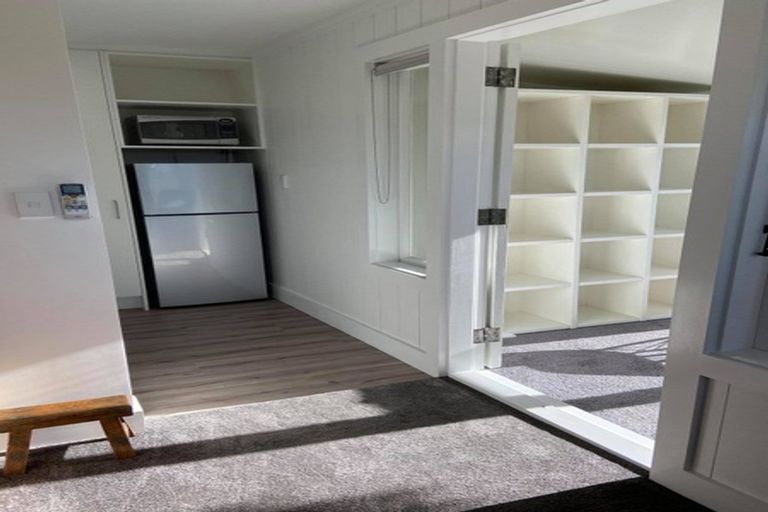 Photo of property in 8 Le Roy Terrace, Birkenhead, Auckland, 0626