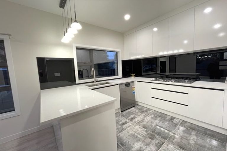 Photo of property in 128b Hutchinsons Road, Bucklands Beach, Auckland, 2014
