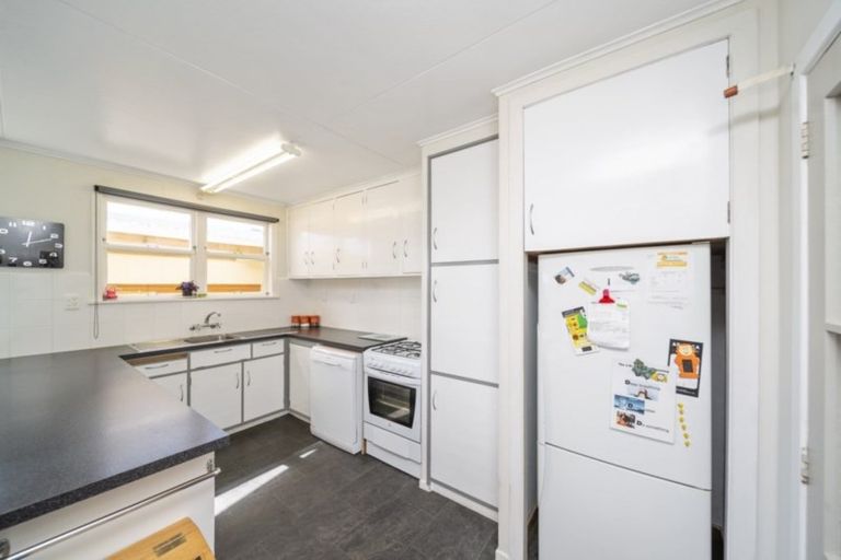 Photo of property in 18 Reid Avenue, Hawera, 4610