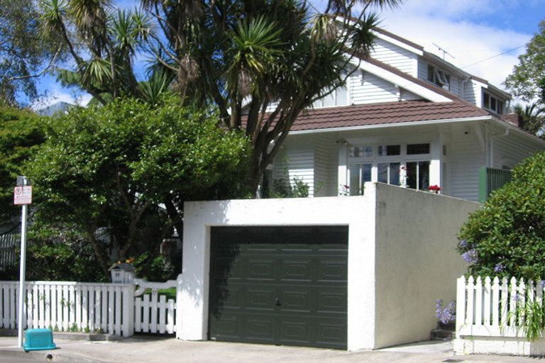 Photo of property in 17 Ngaio Road, Kelburn, Wellington, 6012