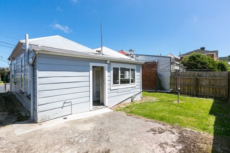 Photo of property in 52 Howe Street, North Dunedin, Dunedin, 9016