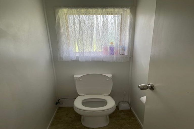 Photo of property in 1/1 Ballater Place, Highland Park, Auckland, 2010