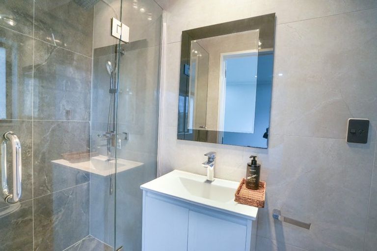 Photo of property in 425d Great South Road, Opaheke, Papakura, 2113