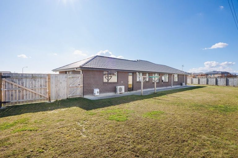 Photo of property in 26 Sardinia Grove, Fitzherbert, Palmerston North, 4410