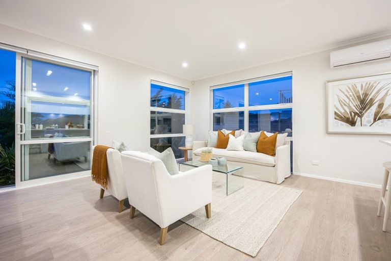 Photo of property in 21 Headland Drive, Long Bay, Auckland, 0630