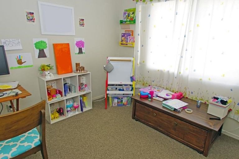 Photo of property in 10 Cityview Place, Massey, Auckland, 0614