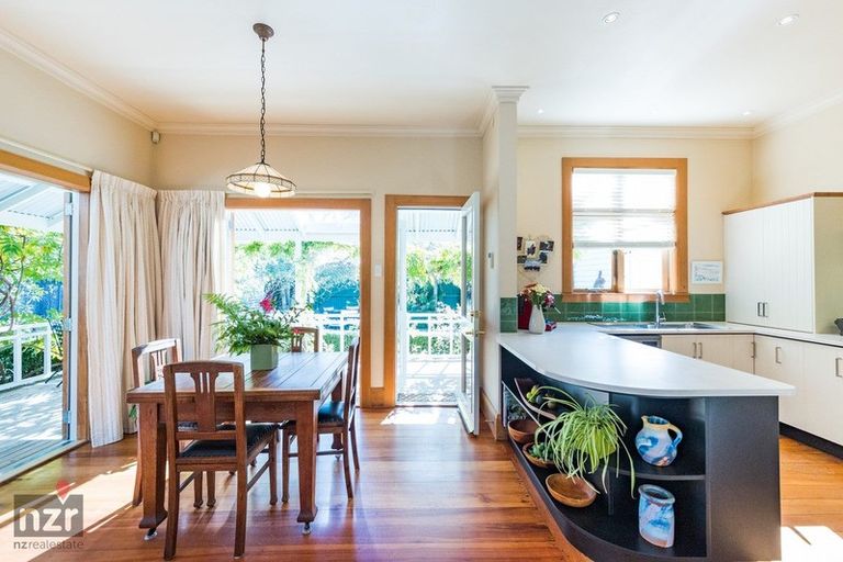 Photo of property in 74 Brightwater Terrace, Terrace End, Palmerston North, 4410