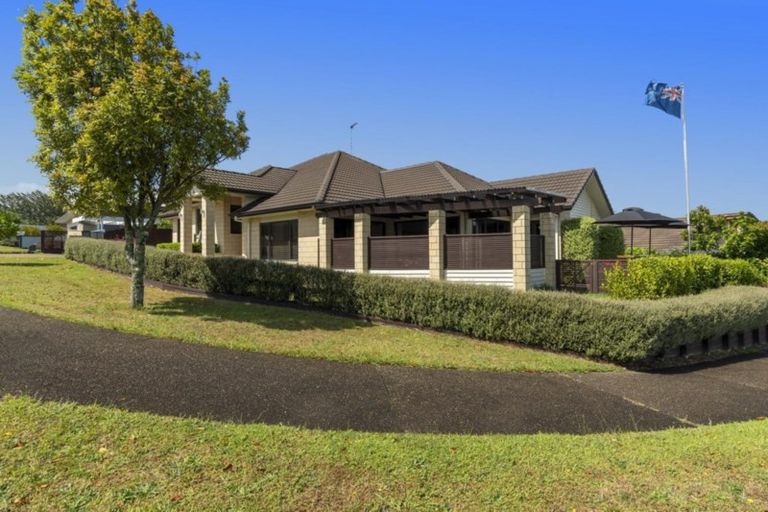 Photo of property in 2 Crater Close, Pyes Pa, Tauranga, 3112