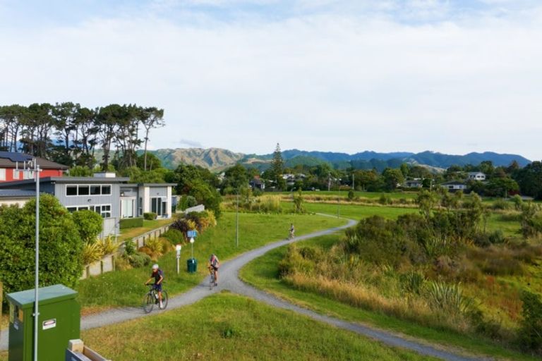 Photo of property in 25 Pine Ridge Terrace, Waikanae Beach, Waikanae, 5036