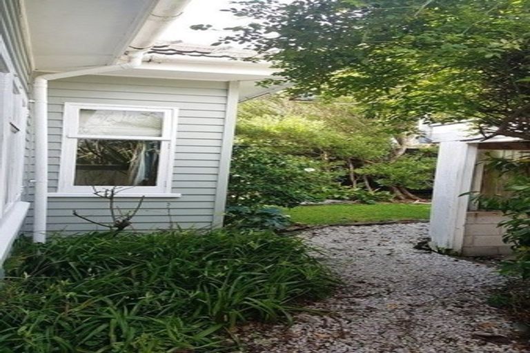 Photo of property in 8 Hinau Street, Eastbourne, Lower Hutt, 5013