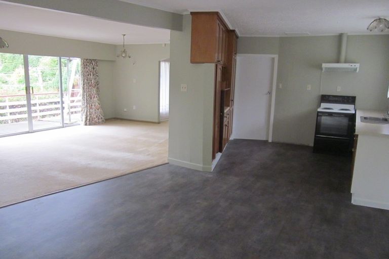 Photo of property in 2 Avro Road, Blue Mountains, Upper Hutt, 5371