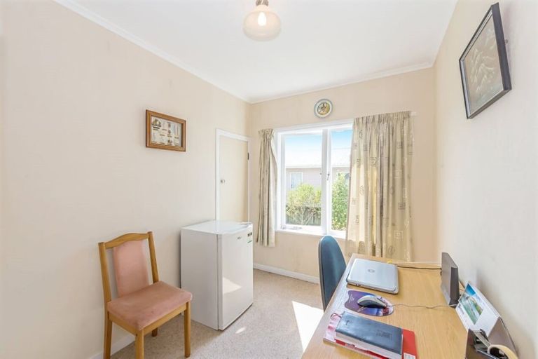 Photo of property in 62 Ocean View Road, Northcote, Auckland, 0627