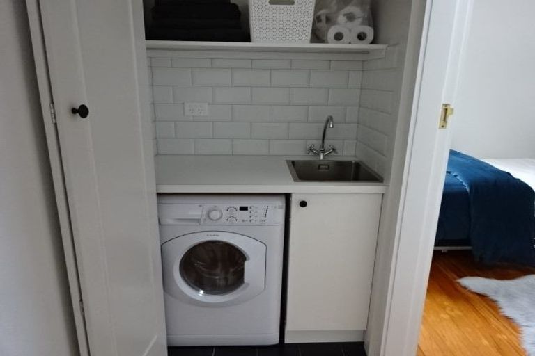 Photo of property in 1/64 Victoria Road, Devonport, Auckland, 0624