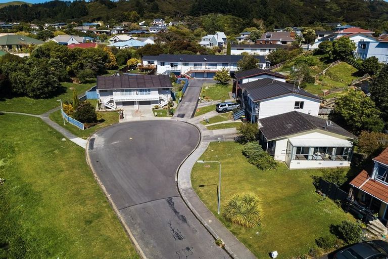 Photo of property in 5 Halyard Place, Whitby, Porirua, 5024