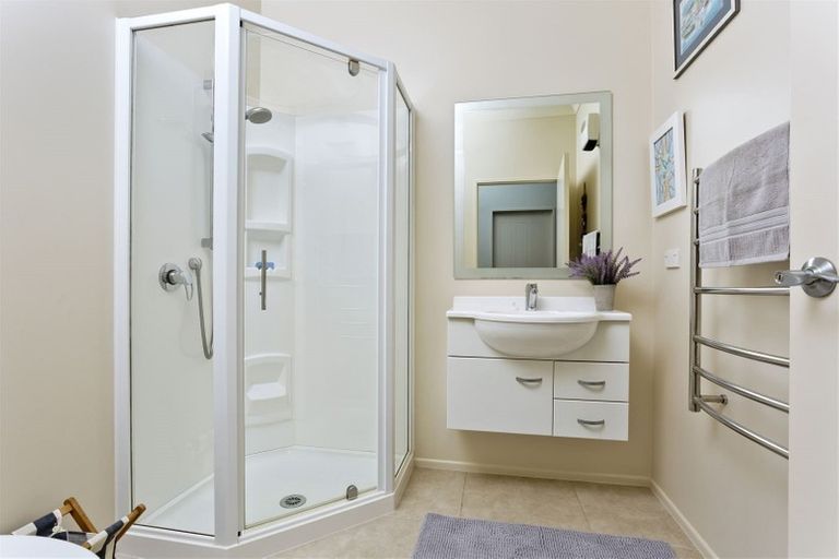 Photo of property in 22 Stillwater Crescent, Stillwater, Silverdale, 0993