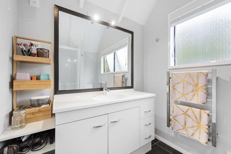 Photo of property in 1/117 Daffodil Street, Titirangi, Auckland, 0604