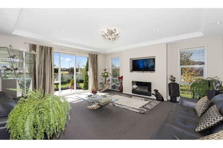 Photo of property in 33 Euphrasie Drive, Aidanfield, Christchurch, 8025