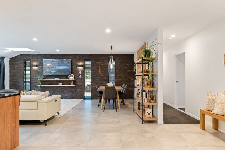 Photo of property in 5 Riroriro Close, Crofton Downs, Wellington, 6035