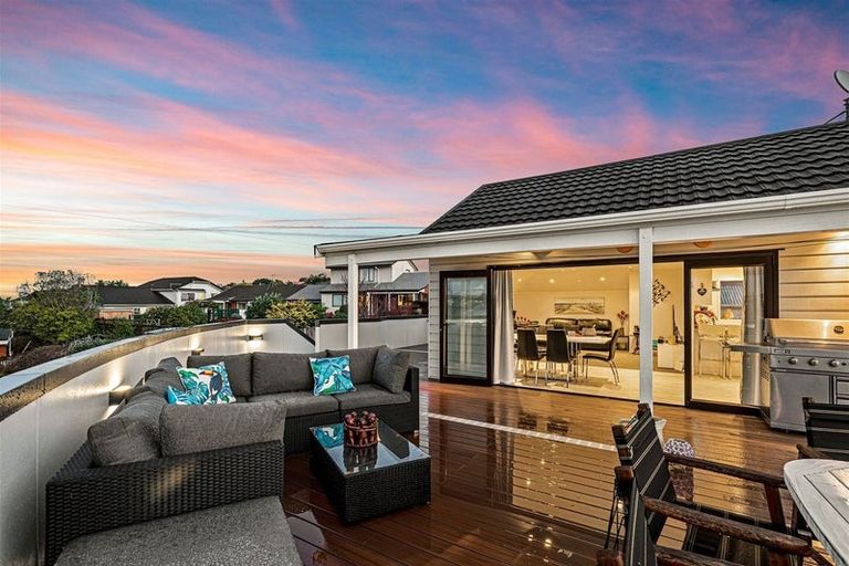 Photo of property in 31 White Heron Drive, Massey, Auckland, 0614