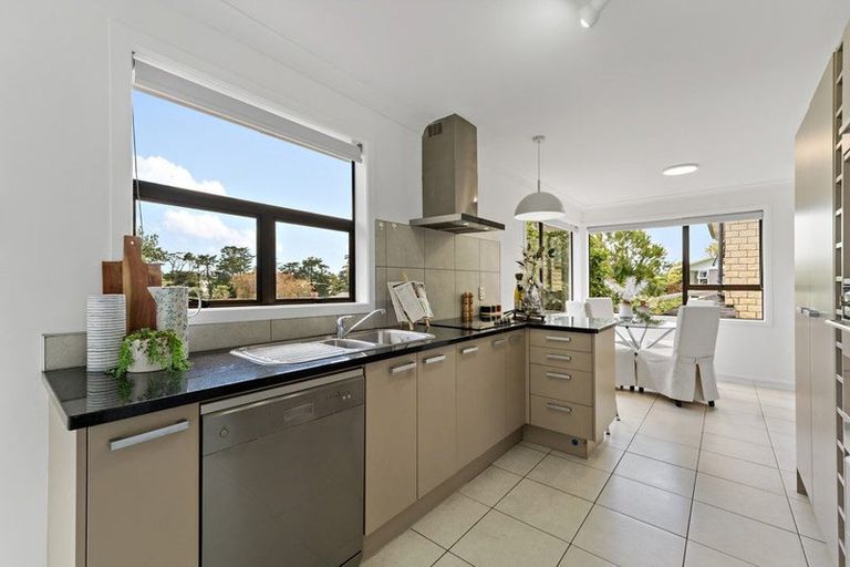 Photo of property in 6b Beldon Place, Pakuranga Heights, Auckland, 2010