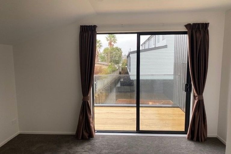 Photo of property in 1/60 Triangle Road, Massey, Auckland, 0614