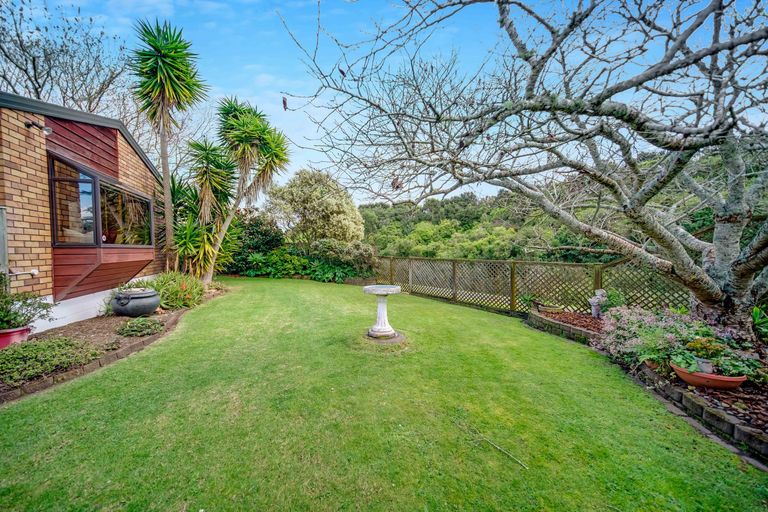 Photo of property in 2/47 Headcorn Place, Botany Downs, Auckland, 2010