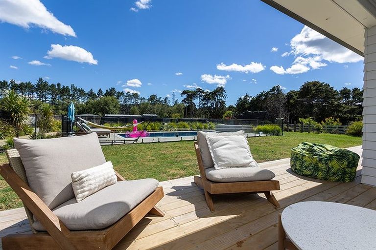 Photo of property in 19 Kahika Grove, Huapai, Kumeu, 0810