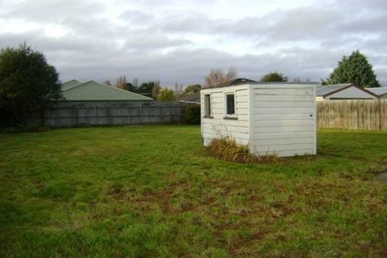 Photo of property in 11 Virgil Place, Northcote, Christchurch, 8052