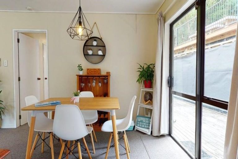 Photo of property in 117 Houghton Bay Road, Houghton Bay, Wellington, 6023