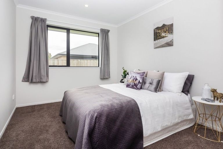 Photo of property in 7 Fairbairn Close, Halswell, Christchurch, 8025