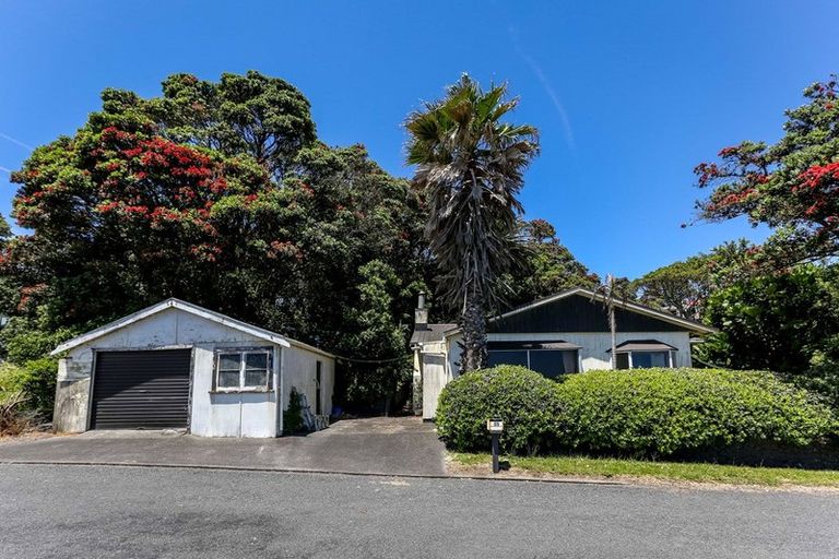 Photo of property in 25-27 Onaero Beach Road, Onaero, Waitara, 4383