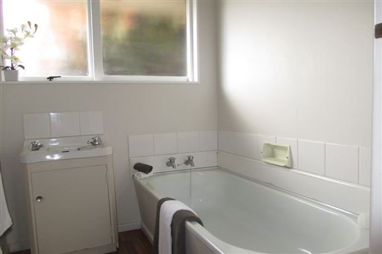 Photo of property in 6 Davidson Crescent, Hornby, Christchurch, 8042