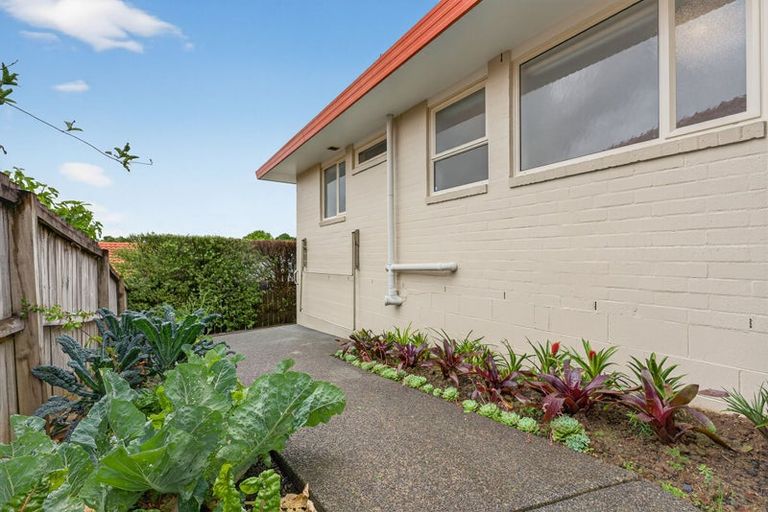 Photo of property in 40 Gillett Place, Botany Downs, Auckland, 2014